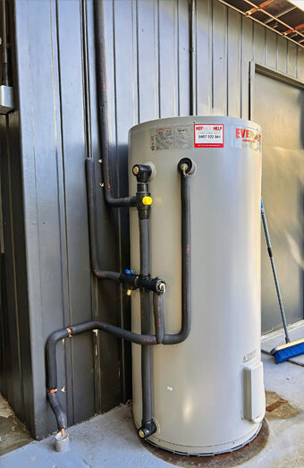 https://highwycombehotwater.com.au/uploads/2025/06/electric-hot-water-system-68504.jpg