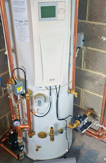 https://highwycombehotwater.com.au/uploads/2025/06/gas-hot-water-system-13675.jpg
