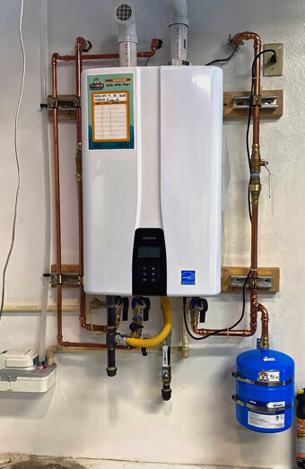 https://highwycombehotwater.com.au/uploads/2025/06/hot-water-33549.jpg